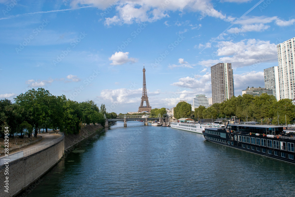 Fototapeta premium Seine Tower 