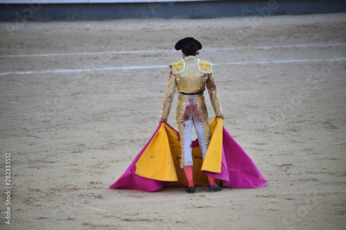 torero en plaza de toros en españa