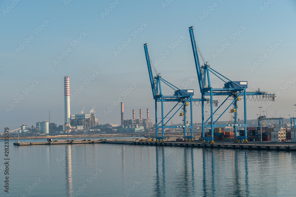 Industrie-Hafen