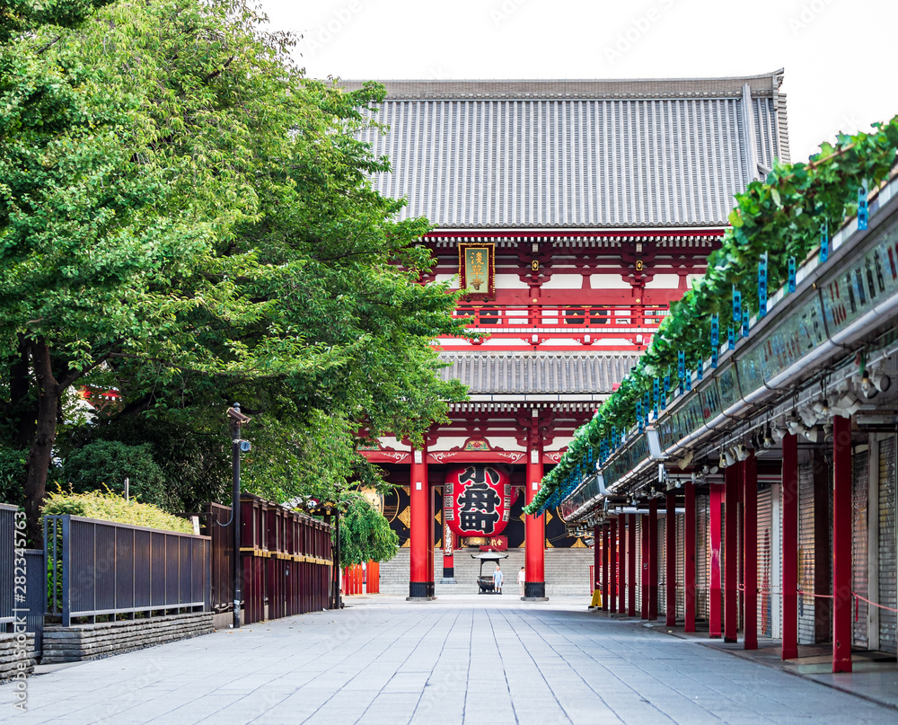 浅草寺 宝蔵門と仲見世 Stock 写真 Adobe Stock