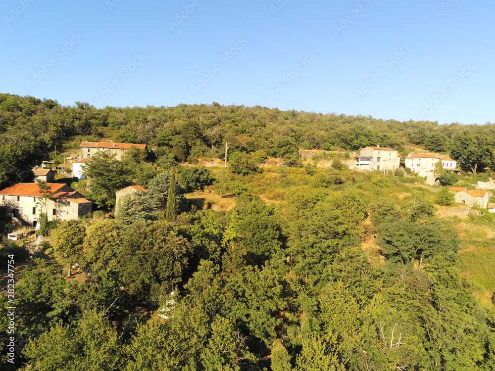 Obraz premium Hameau de la Rouvierette dans les Cévennes