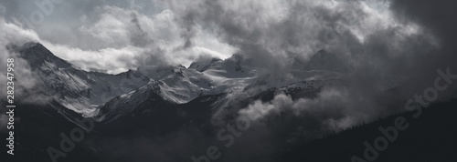 Obraz na płótnie Zła pogoda w górach