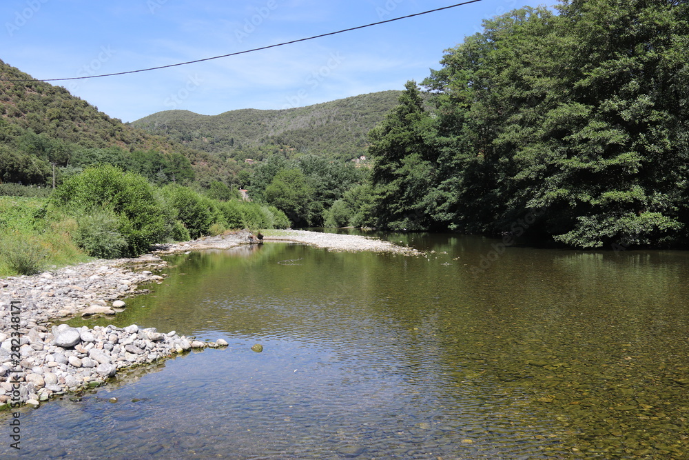 Fototapeta premium Rivière dans les Cévennes 