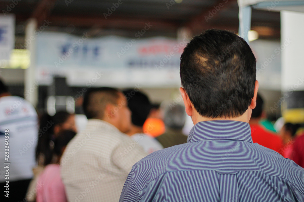 Fototapeta premium Hombre Observando