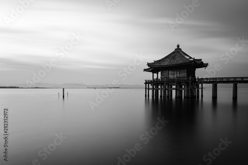 海に浮く寺院 temple on sea
