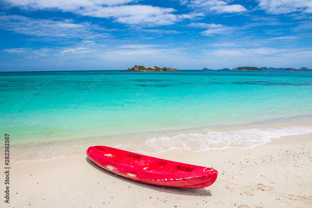 Beautiful tropical beach in Sameasarn island, Chonburi province, Thailand. Beautiful tropical beach in Sameasarn island, Chonburi province, Thailand.