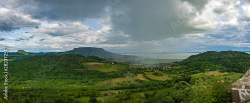 Landschaft um den Plattensee bei Veszprem  einer ungarischen Kleinstadt