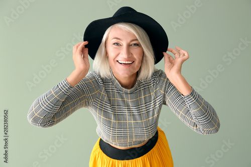 Stylish mature woman on col...