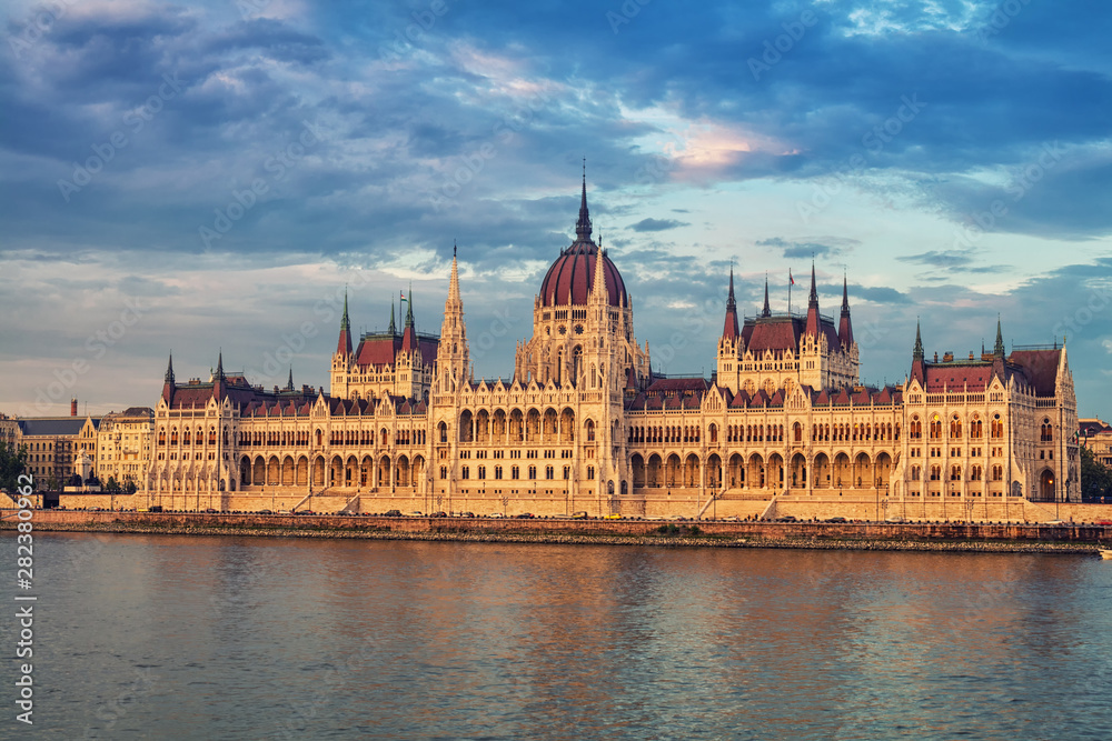 Fototapeta premium Hungarian Parliament Building. Budapest, Hungary.