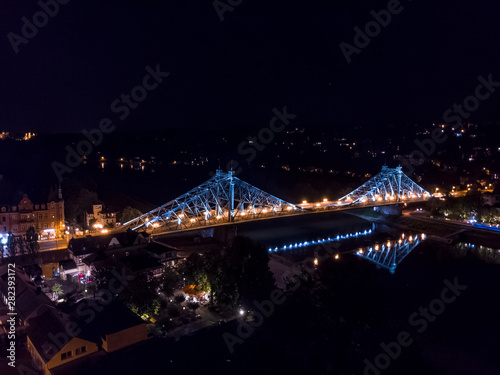 Blaues Wunder Dresden - Brücke mit Elbe bei Nacht, andere Seite