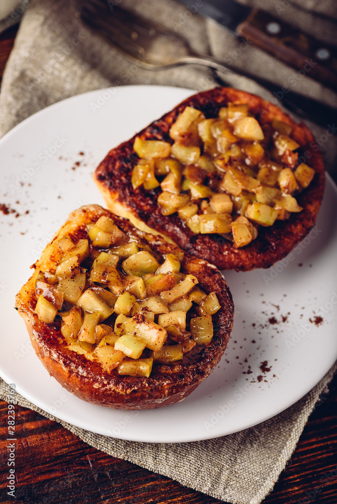 Fototapeta premium French toasts with caramelized apple