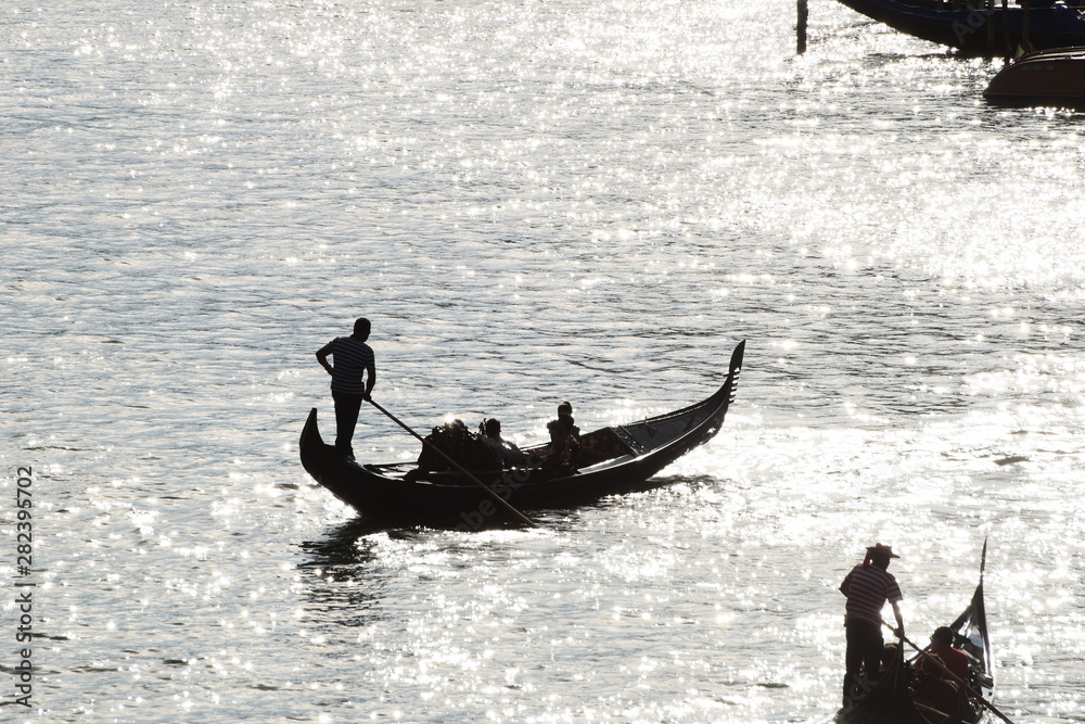 Fototapeta premium Sagoma di una gondola