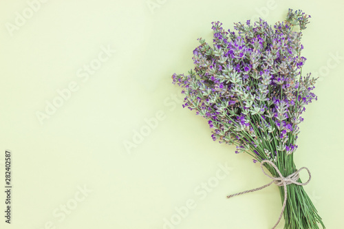 Fototapeta Naklejka Na Ścianę i Meble -  Lavender flower bouquet on wood table