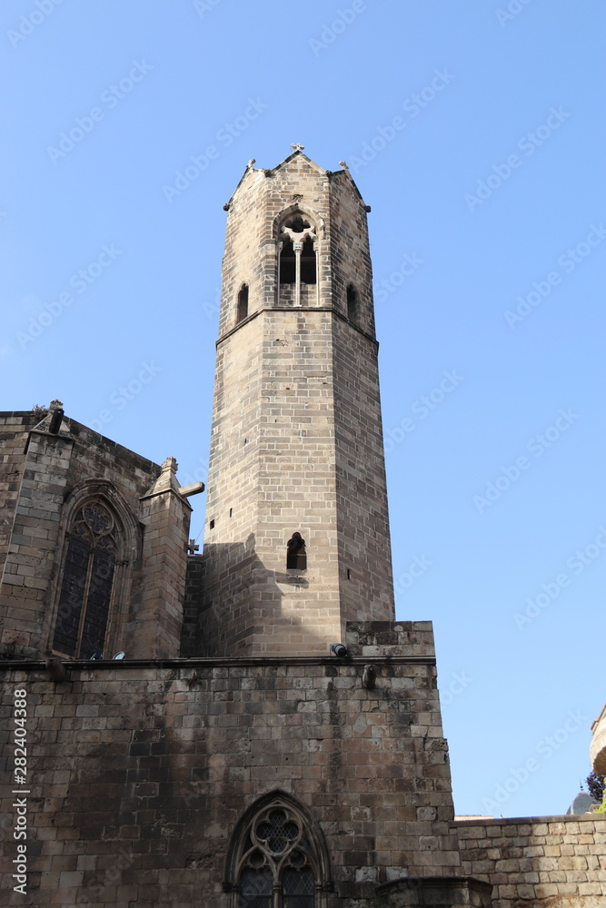 Clocher de la cathédrale Sainte-Croix à Barcelone, Espagne	