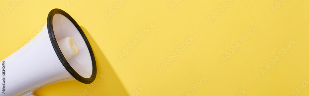 panoramic shot of loudspeaker on bright and colorful background - obrazy, fototapety, plakaty 