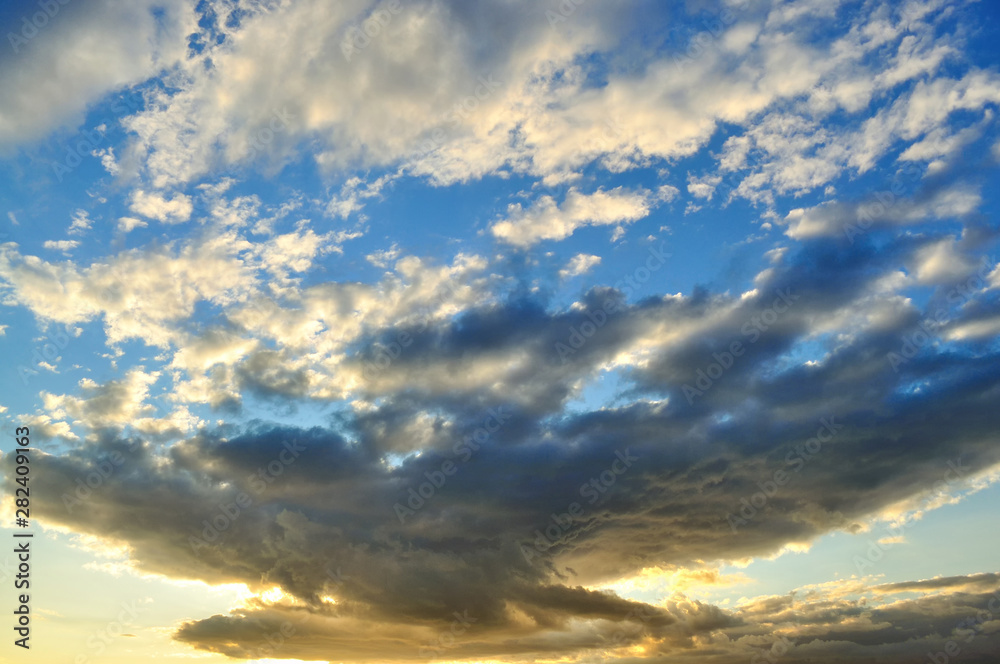 Fototapeta premium Intense sunset with massive clouds covering the sky