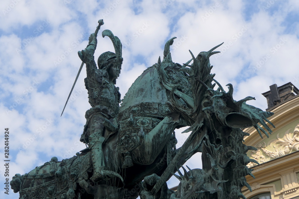 St Georg tötet Drachen Statue