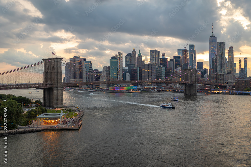 Fototapeta premium New York City evening downtown skyline 