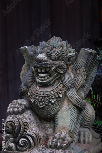 Lion statue of Bali © OMG Snap