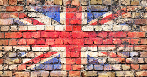 Alte Ziegelwand mit UK-Fahne (Union Jack)