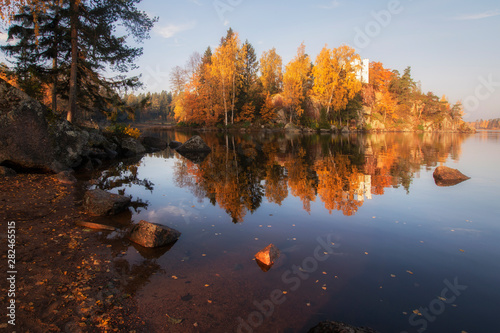 Cuadro en lienzo Autumn view of the Monrepos Park, Vyborg, Leningrad Region