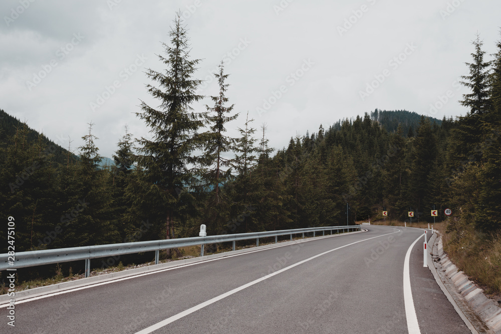 Naklejka premium beautiful mountain road