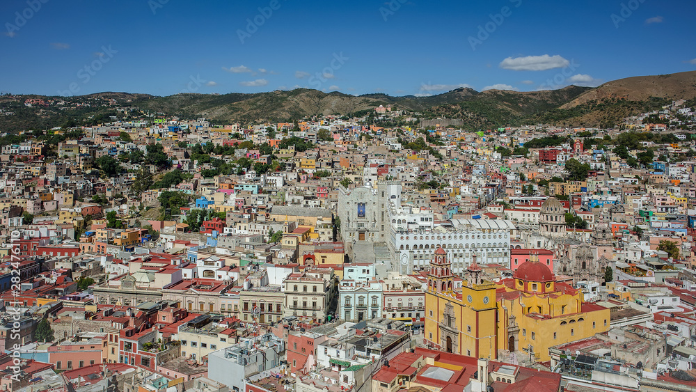 Panorama meksykańskiego miasta Guanajuato.