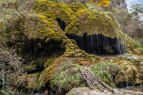 Fototapeta Naklejka Na Ścianę i Meble -  Wodospady parasolki w kanionie Hunot
