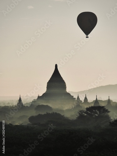 Heißluftballons über Bagan, Myanmar