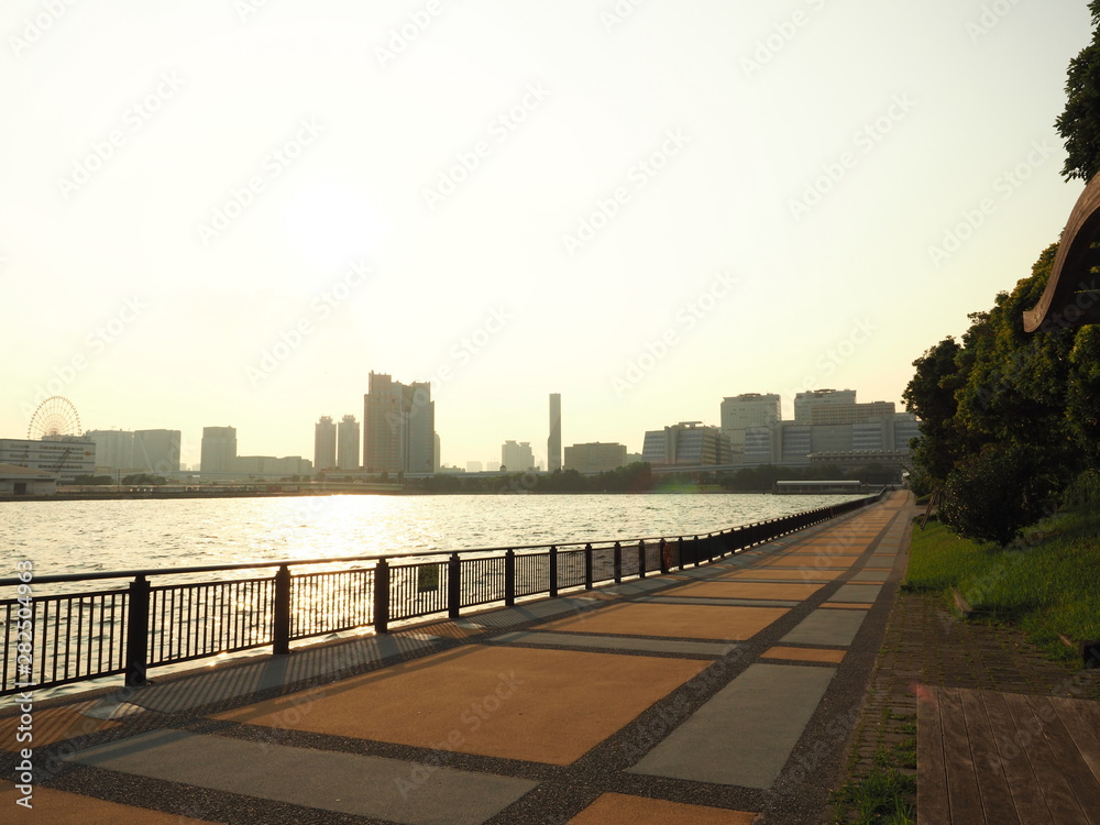 お台場 湾岸地域の夕暮れ お台場 湾岸地域の夕暮れ