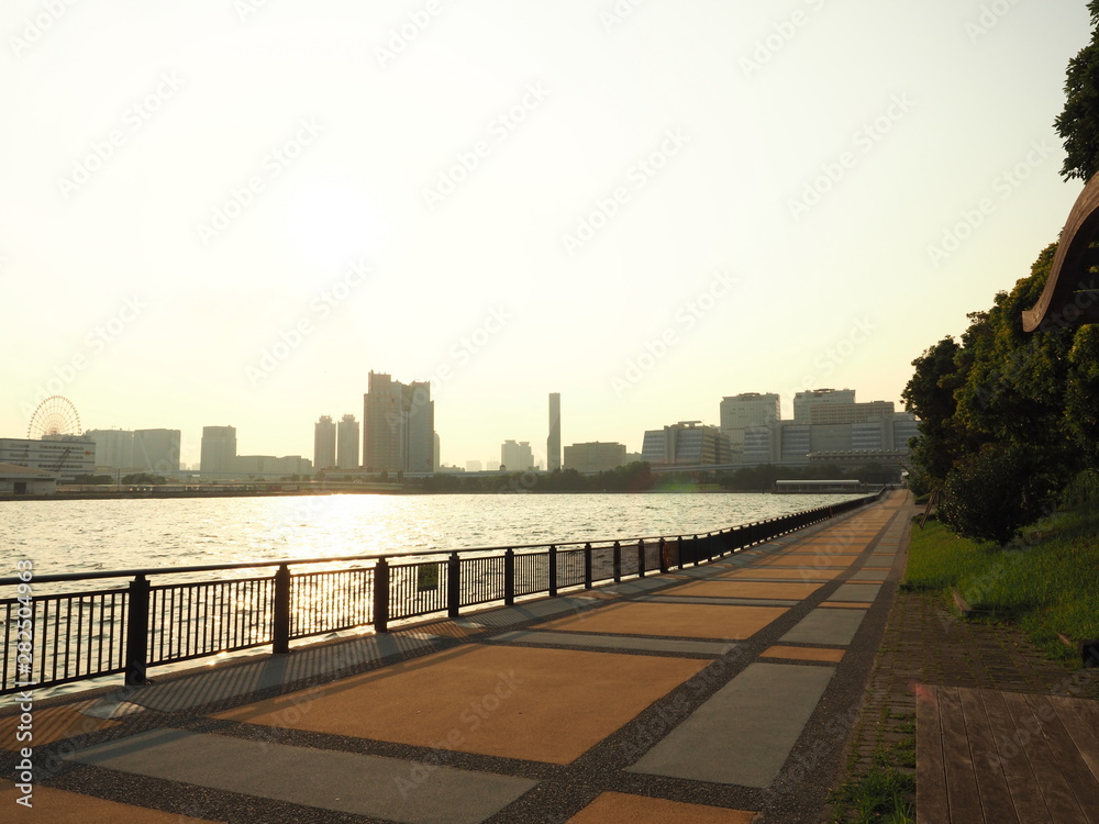 お台場　湾岸地域の夕暮れ