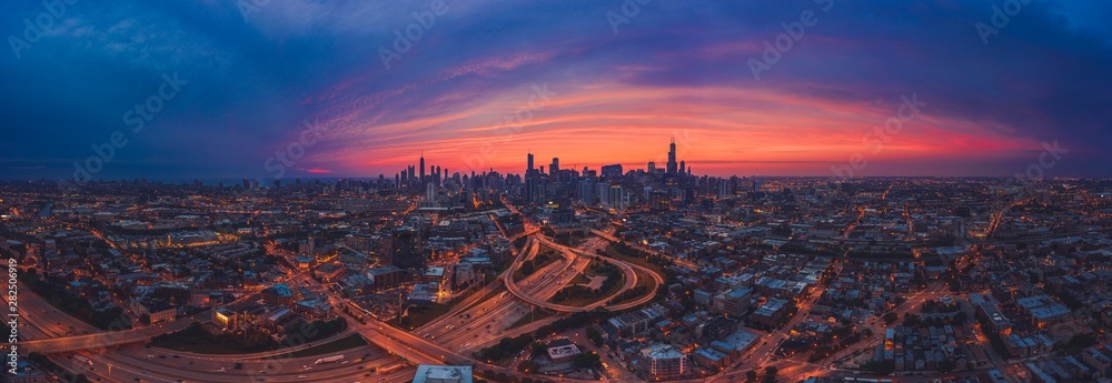 Naklejka premium Wschód słońca Westloop Chicago Panorama