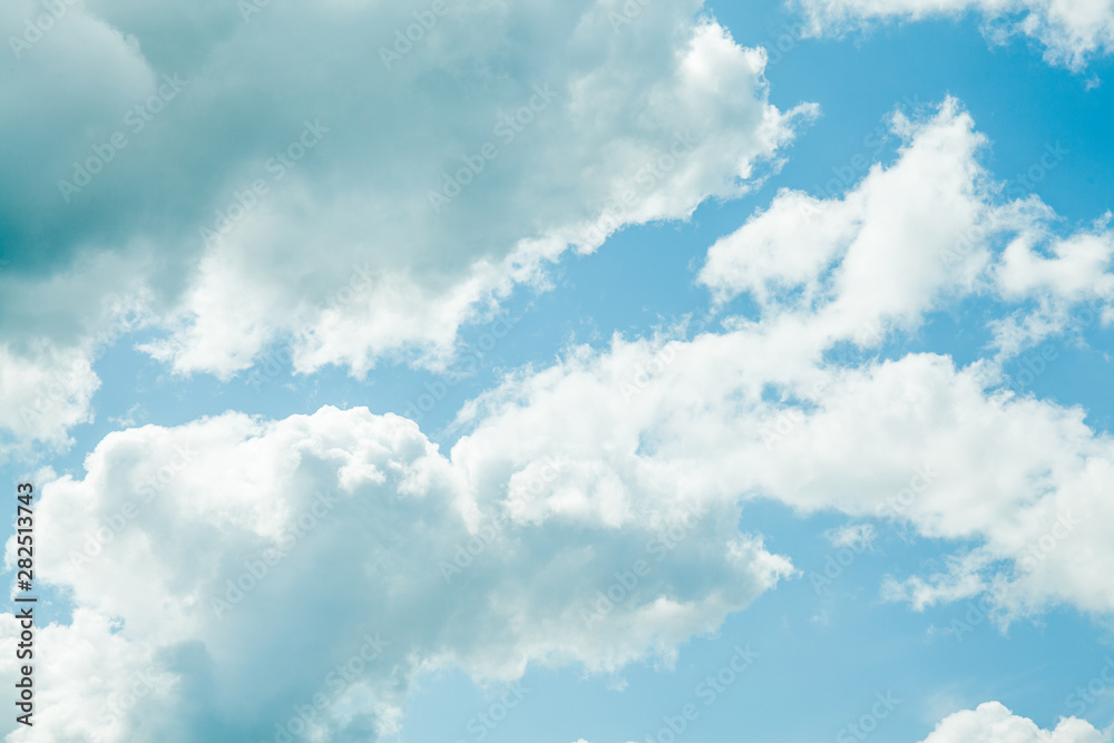Obraz premium Blue sky background with clouds