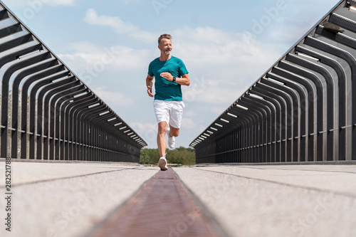 Fototapeta Naklejka Na Ścianę i Meble -  Sporty man jogging