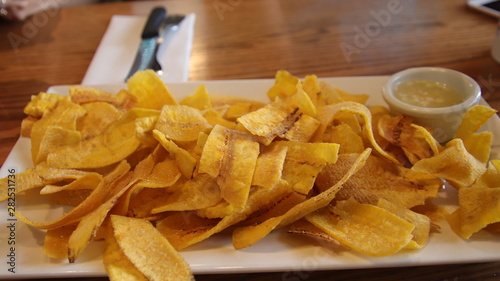 Chifles de plátanos verdes, una delicia en muchos países de América