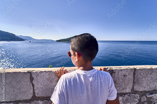 Kid looking at the sea