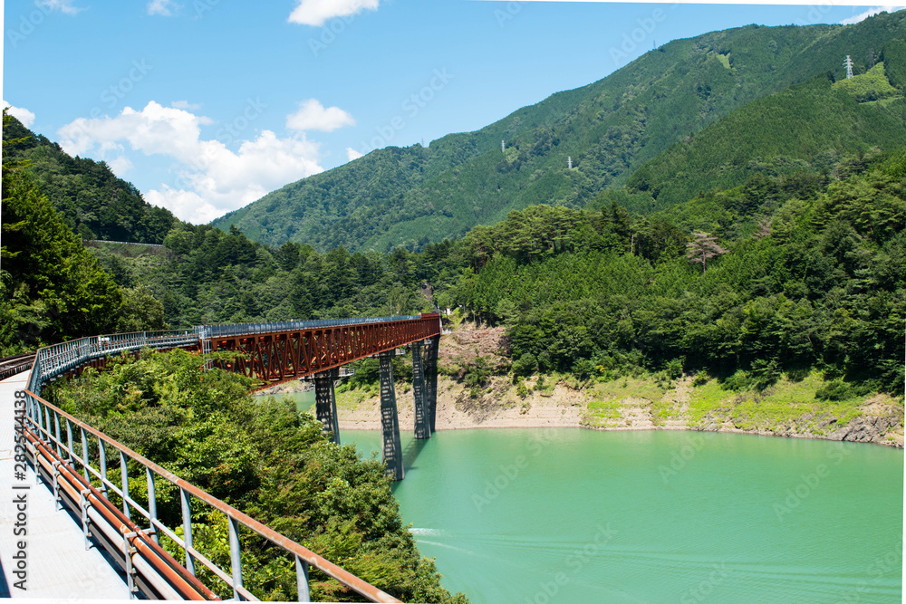 奥大井湖上駅と接岨湖