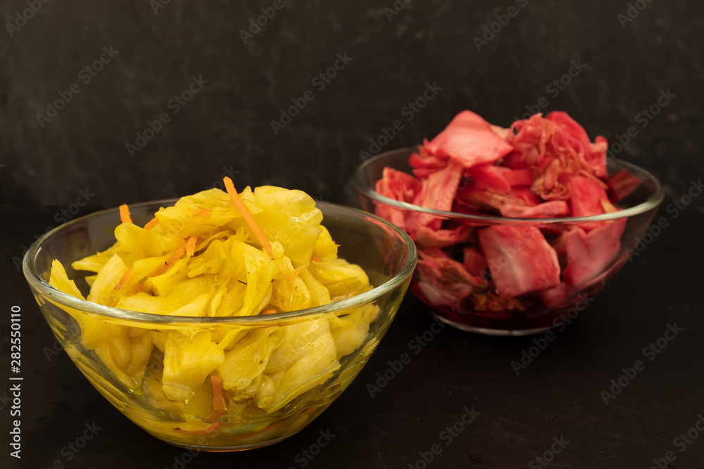 Fermented cabbage with turmeric and cabbage with beets Fermented cabbage with turmeric and cabbage with beets