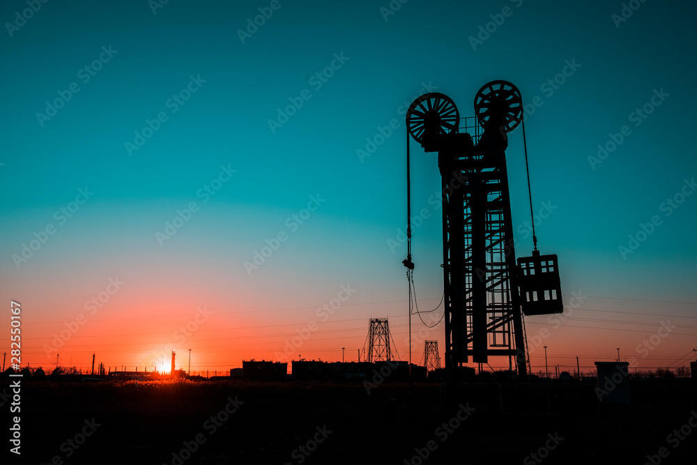 In the evening oil field, the pump is running. In the evening oil field, the pump is running.
