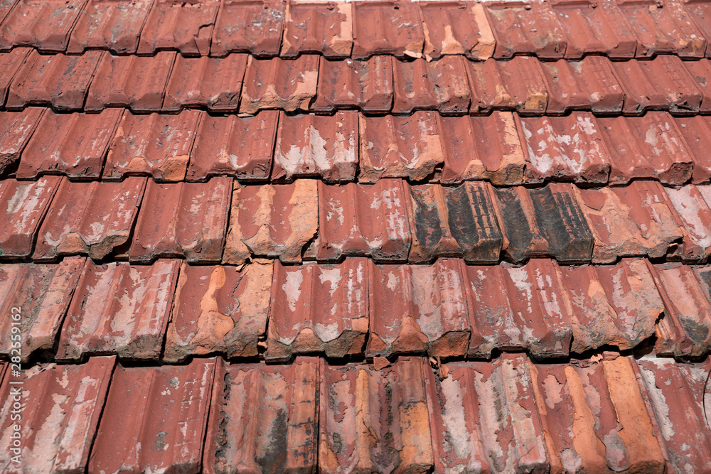 Naklejka premium old colored red roof tiles closeup
