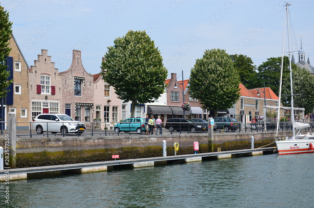 Naklejka premium entrée du port de Zierikzee en Zélande Pays-bas