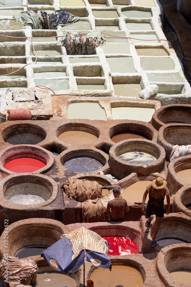 Obraz premium People work at a leather tanneries of Fez in Morocco.