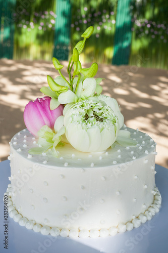  wedding cake on wedding day.