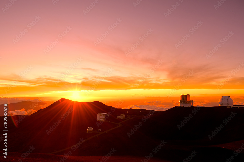 Obraz premium マウナケア山頂の夕日