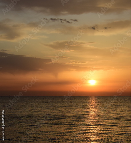 Sonnenaufgang am Meer - faszinierendes Wolkenspiel © Zeitgugga6897