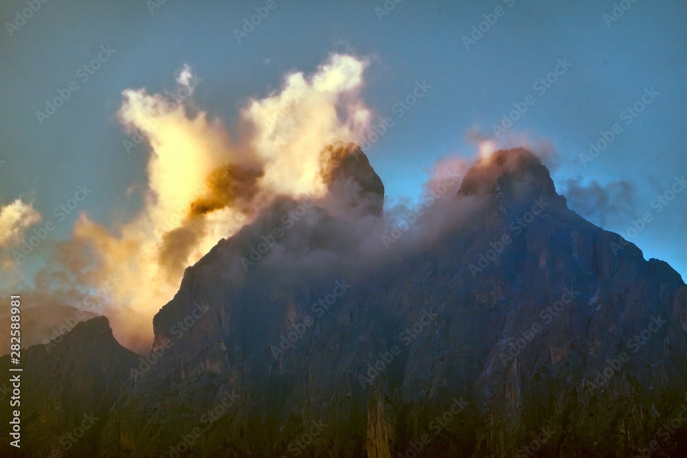 Fototapeta premium rocky mountain and cloudy sky