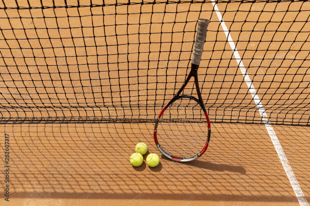 High view racket with tennis balls