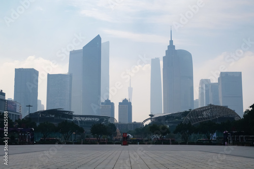 中国 広州 大気汚染で霞んだ街 photo