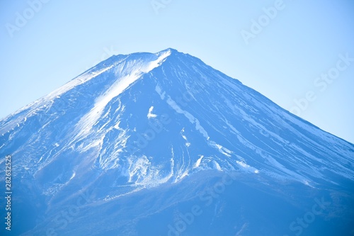 Peak of Fujisan, Mt.Fuji is the best iconic landmark in Japan that be with 3,776 meters Japan's highest mountain. It has been registered as a UNESCO World Cultural Heritage site in 2013.