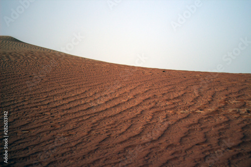 Dune de sable au milieu du d  sert